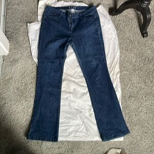 Size 10 boot jeans. Great condition. They don’t fit me anymore.